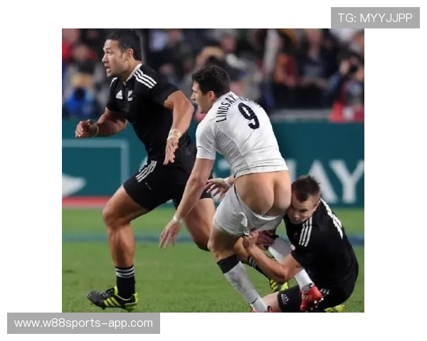 足球明星搞笑服装大比拼谁的造型最离谱让人捧腹大笑