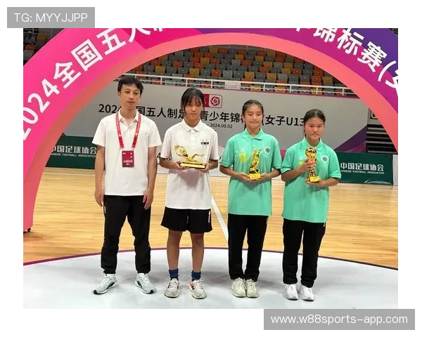 广州足球队在最新足球状态排行榜中荣登第三名展现强劲实力与潜力